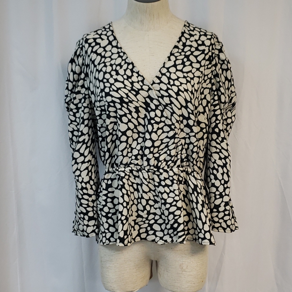 Who What Wear Snow Leopard Print Blouse Medium